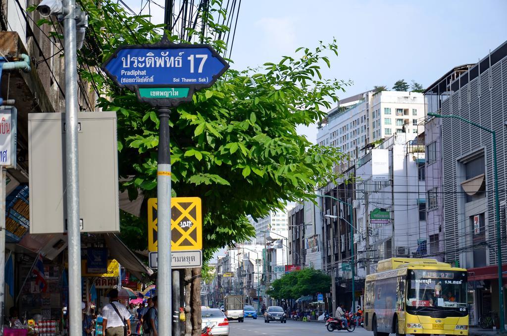 At Bangkok Hotel Exterior foto